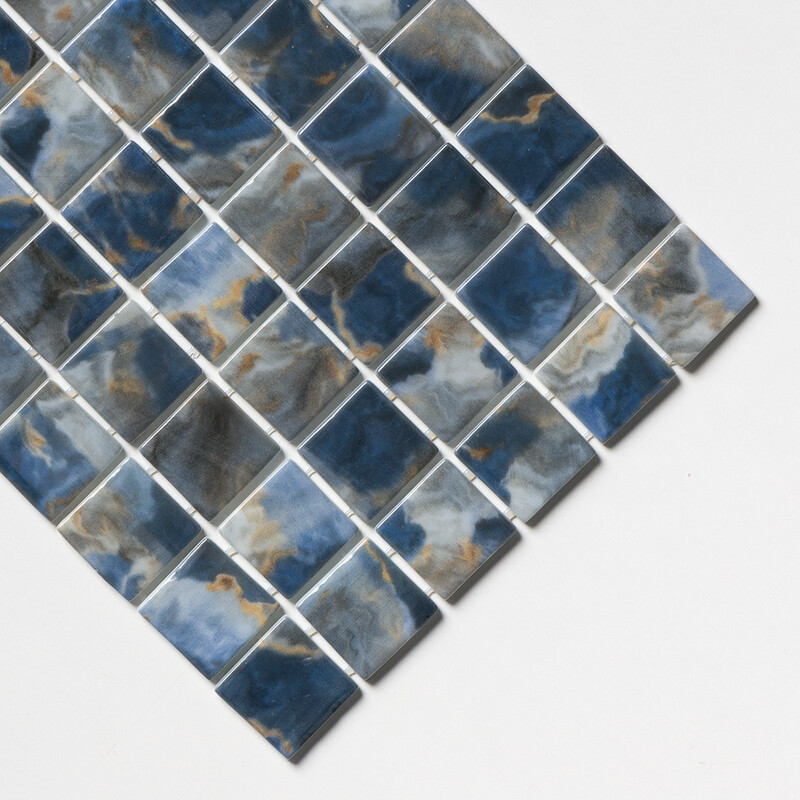 Mosaici in vetro riciclato Vortice lucidato 2×2 12 3/8×18 3/4