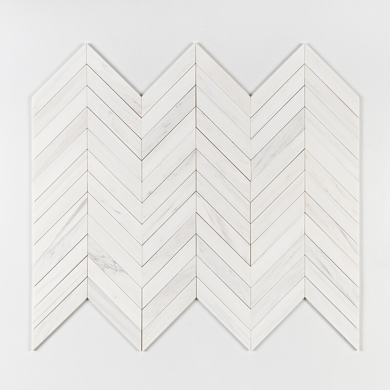 Bianco Dolomiti Classic geschliffene Chevron-Marmormosaike mit Wasserstrahl-Optik, 13×10