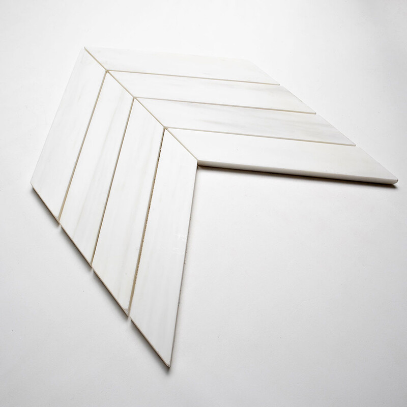 Bianco Dolomiti Classic geschliffene Chevron-Marmormosaike mit Wasserstrahl-Optik, 13×10