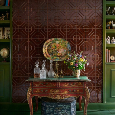 Rich Cinnamon Glossy Lafonia Ceramic Accent Tiles 8×8 (TL80873) Room Scene Image
