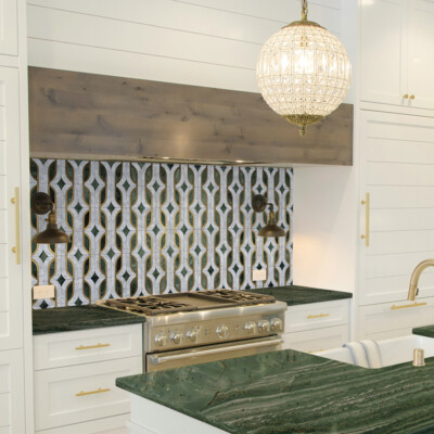 Brass, Verde Tia, White Carrara Honed Butterfly Marble Mosaic 7 13/16×11 3/4 (YNR10176)