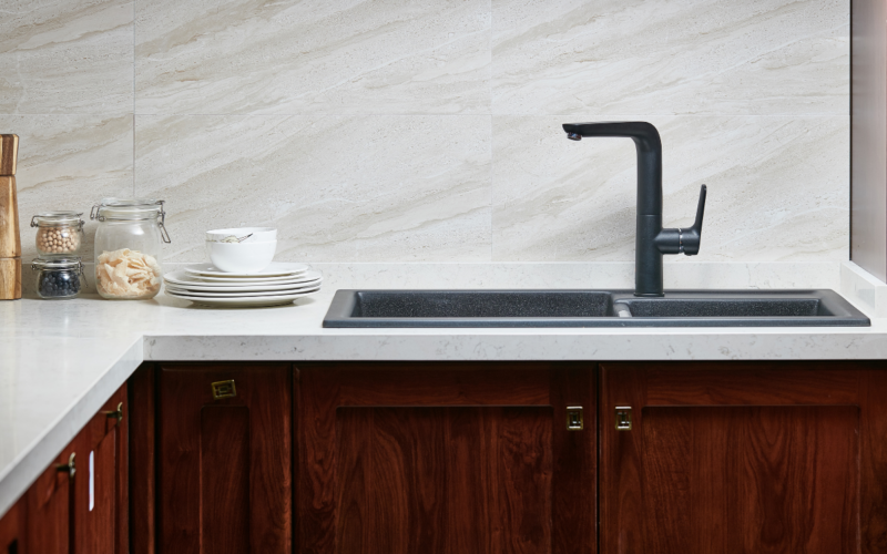 https://www.marblesystems.com/wp-content/uploads/2023/07/white-porcelain-countertop-with-sink-800x500.png